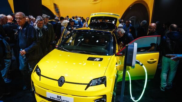 Renault sees strong Q3 revenue, outpacing market competitors amid EV market woes